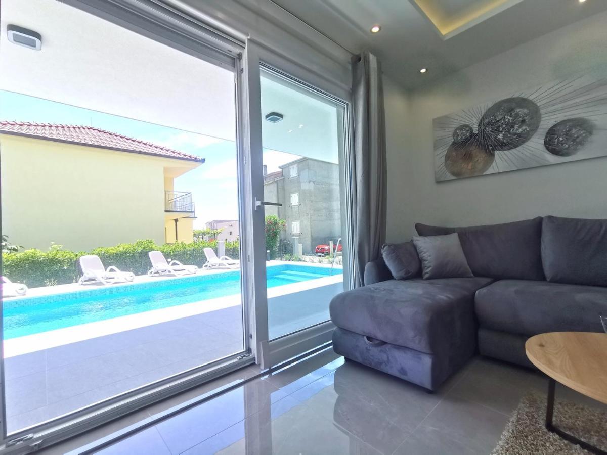 Seka Apartments With A Pool Kaštela Extérieur photo