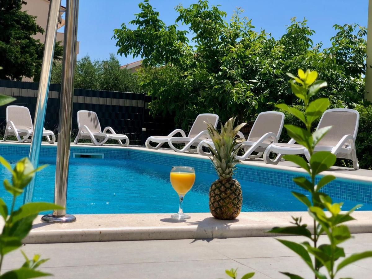 Seka Apartments With A Pool Kaštela Extérieur photo
