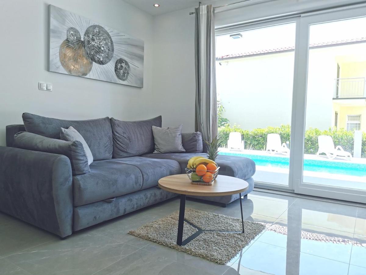 Seka Apartments With A Pool Kaštela Extérieur photo
