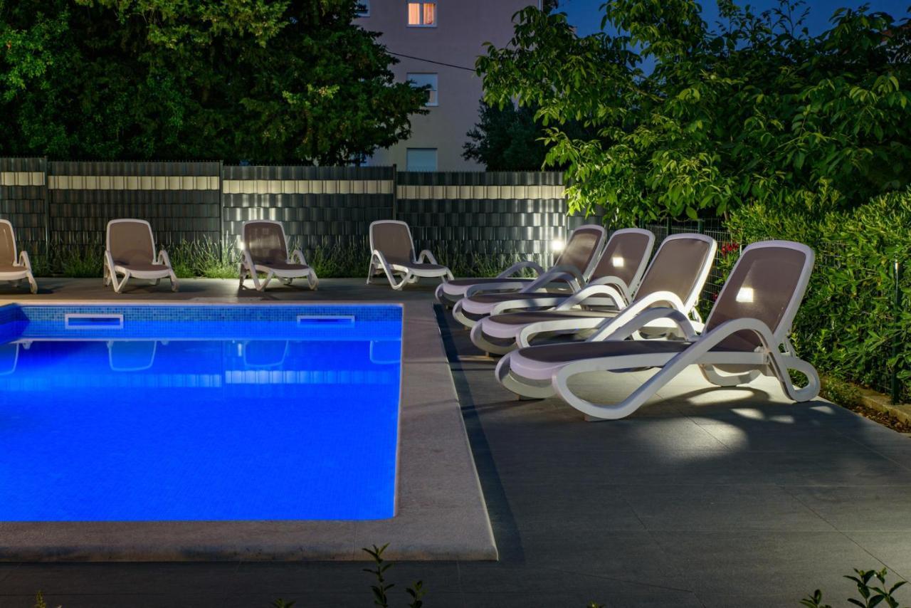 Seka Apartments With A Pool Kaštela Extérieur photo
